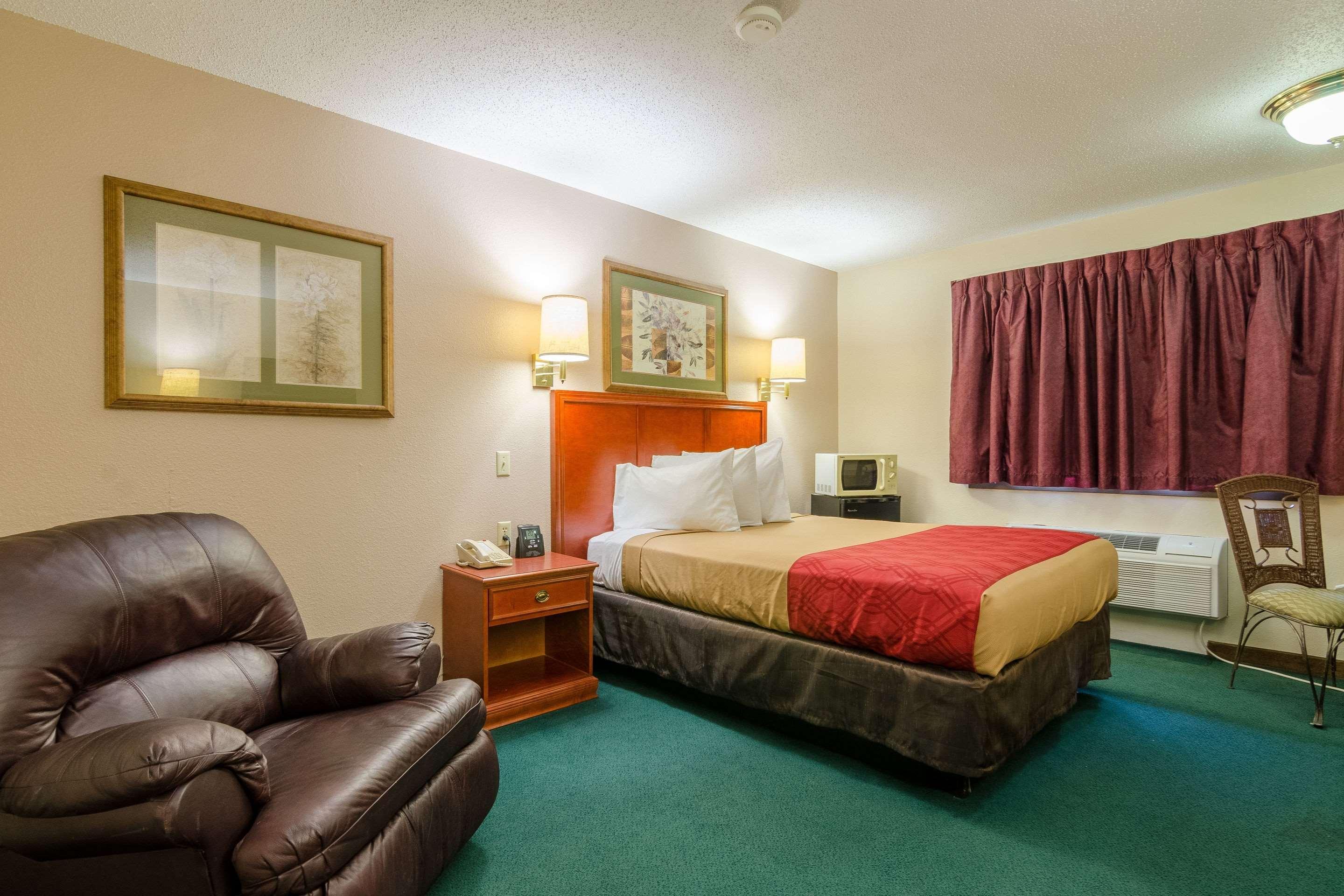 Rodeway Inn Мичъл Екстериор снимка