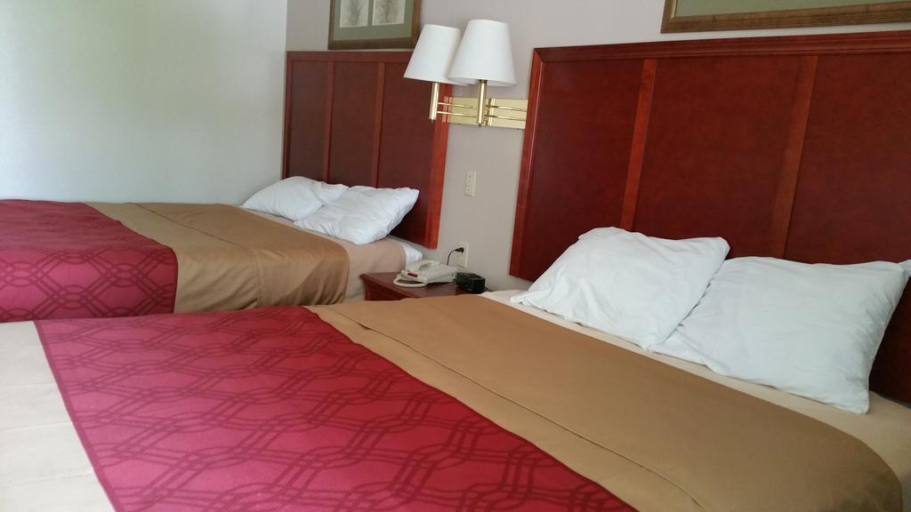 Rodeway Inn Мичъл Екстериор снимка