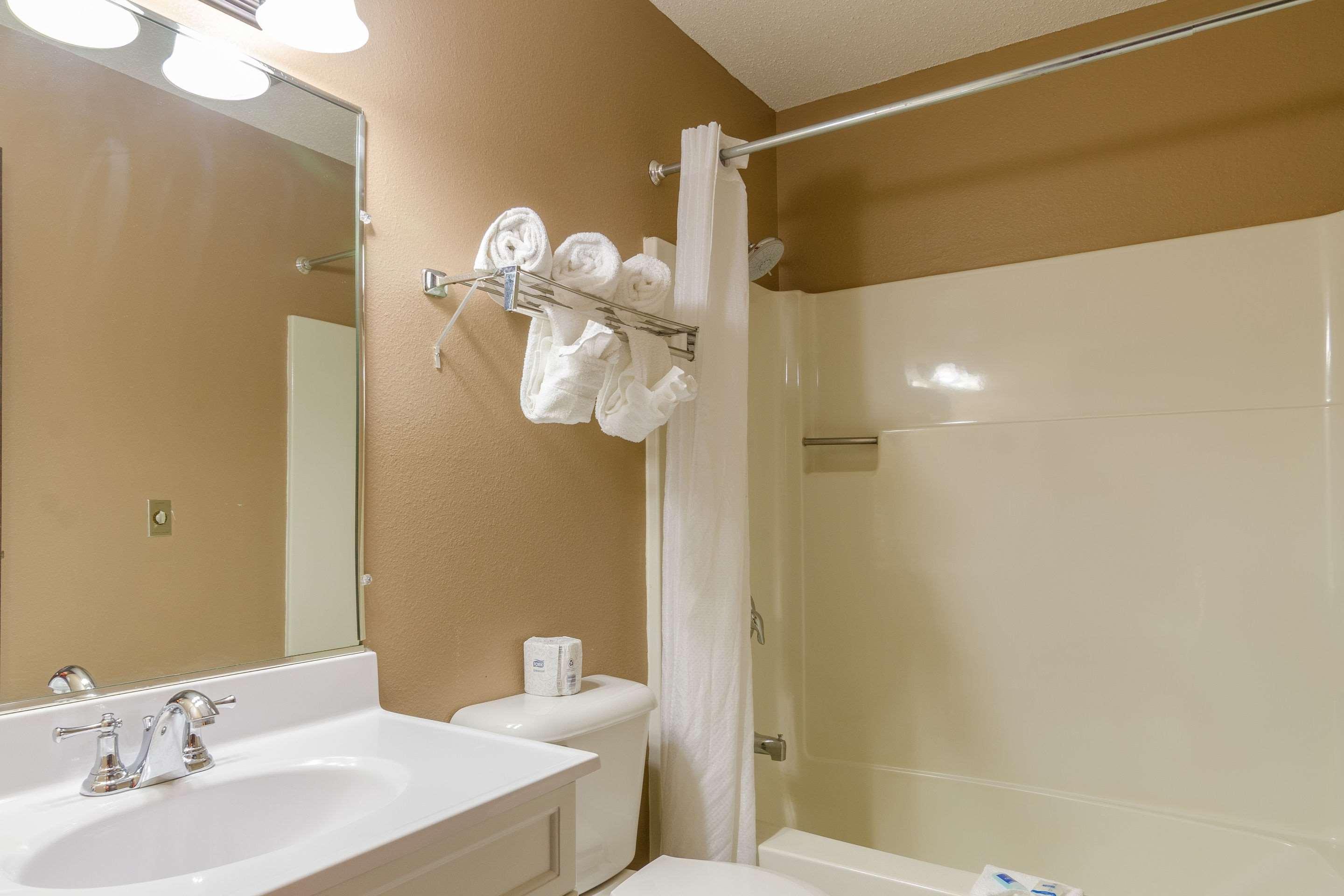 Rodeway Inn Мичъл Екстериор снимка