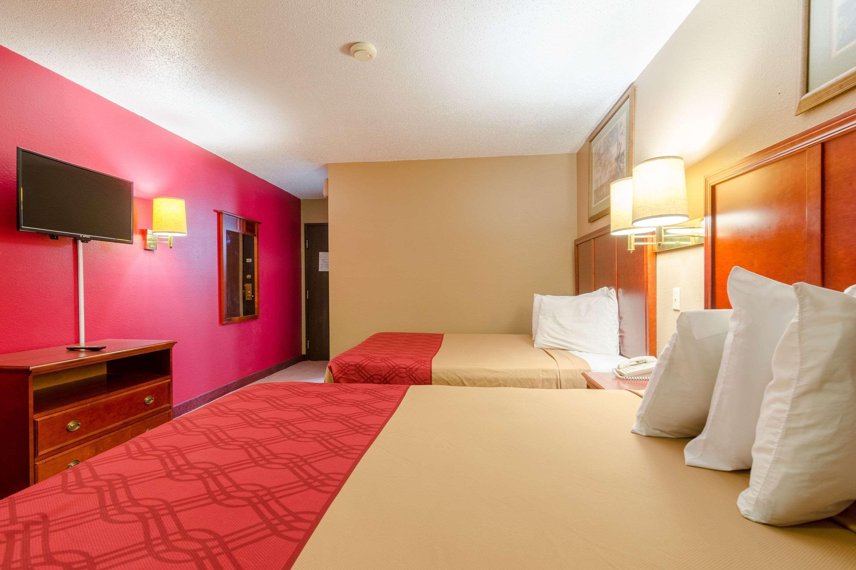 Rodeway Inn Мичъл Екстериор снимка