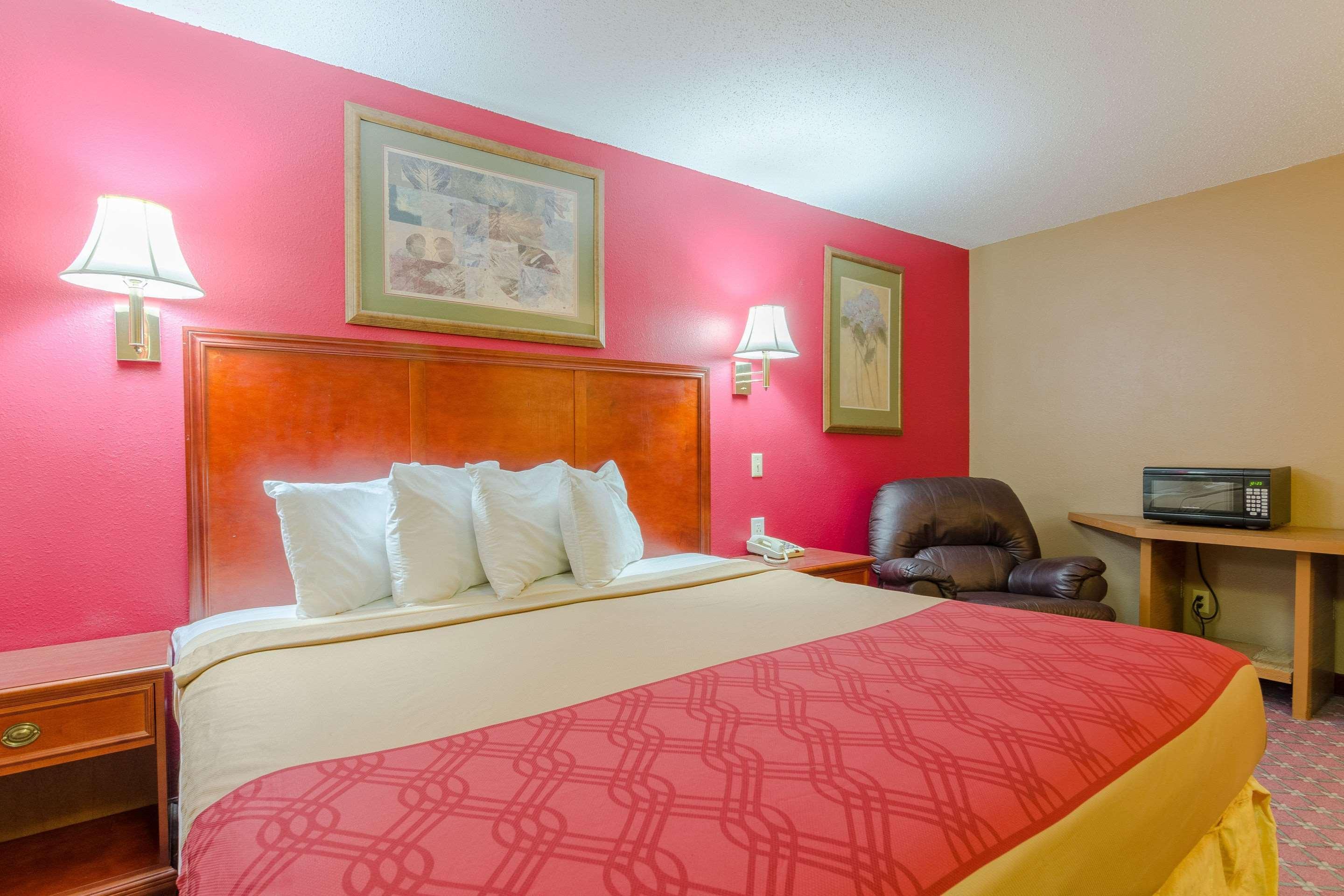 Rodeway Inn Мичъл Екстериор снимка