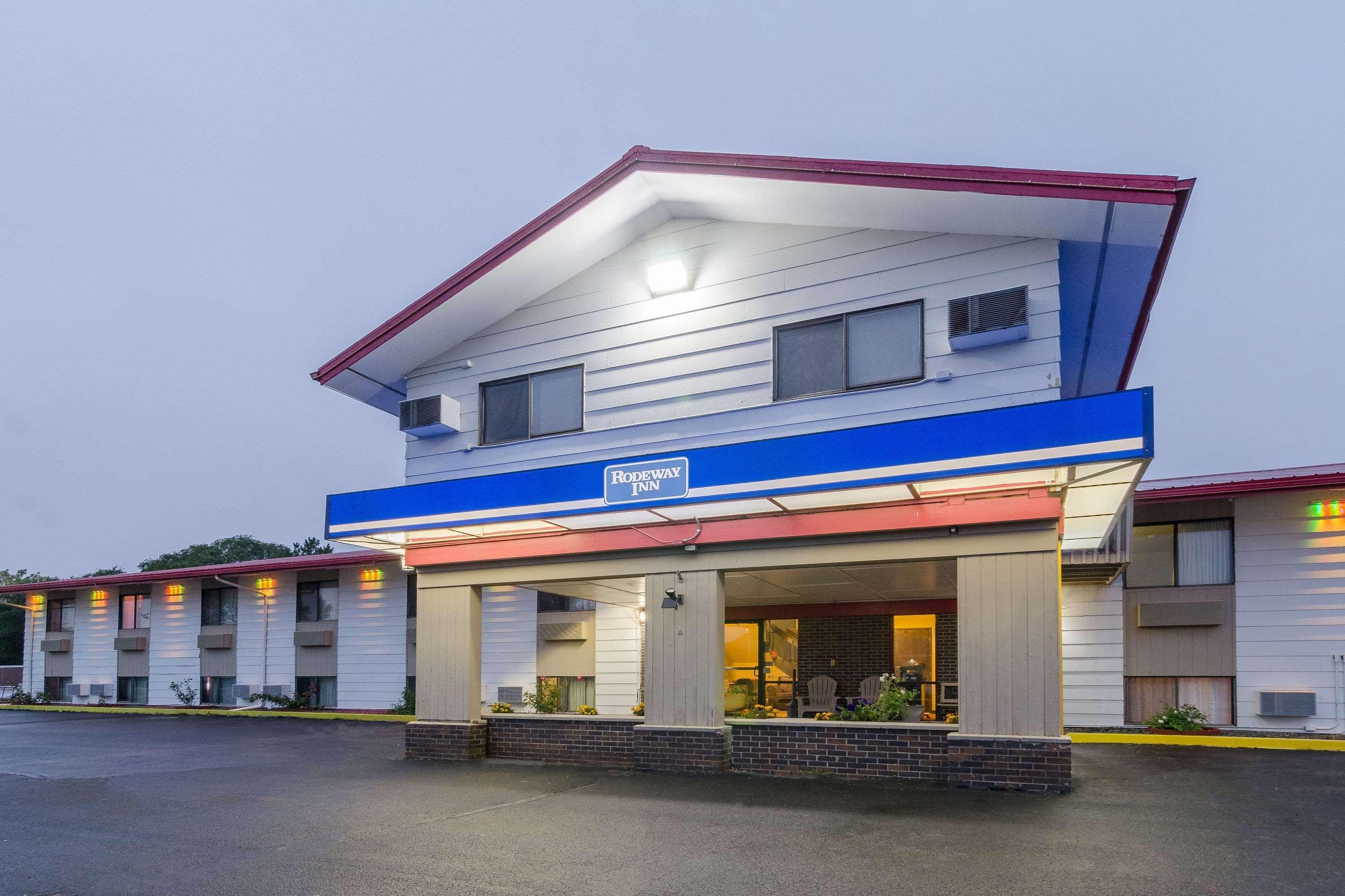 Rodeway Inn Мичъл Екстериор снимка