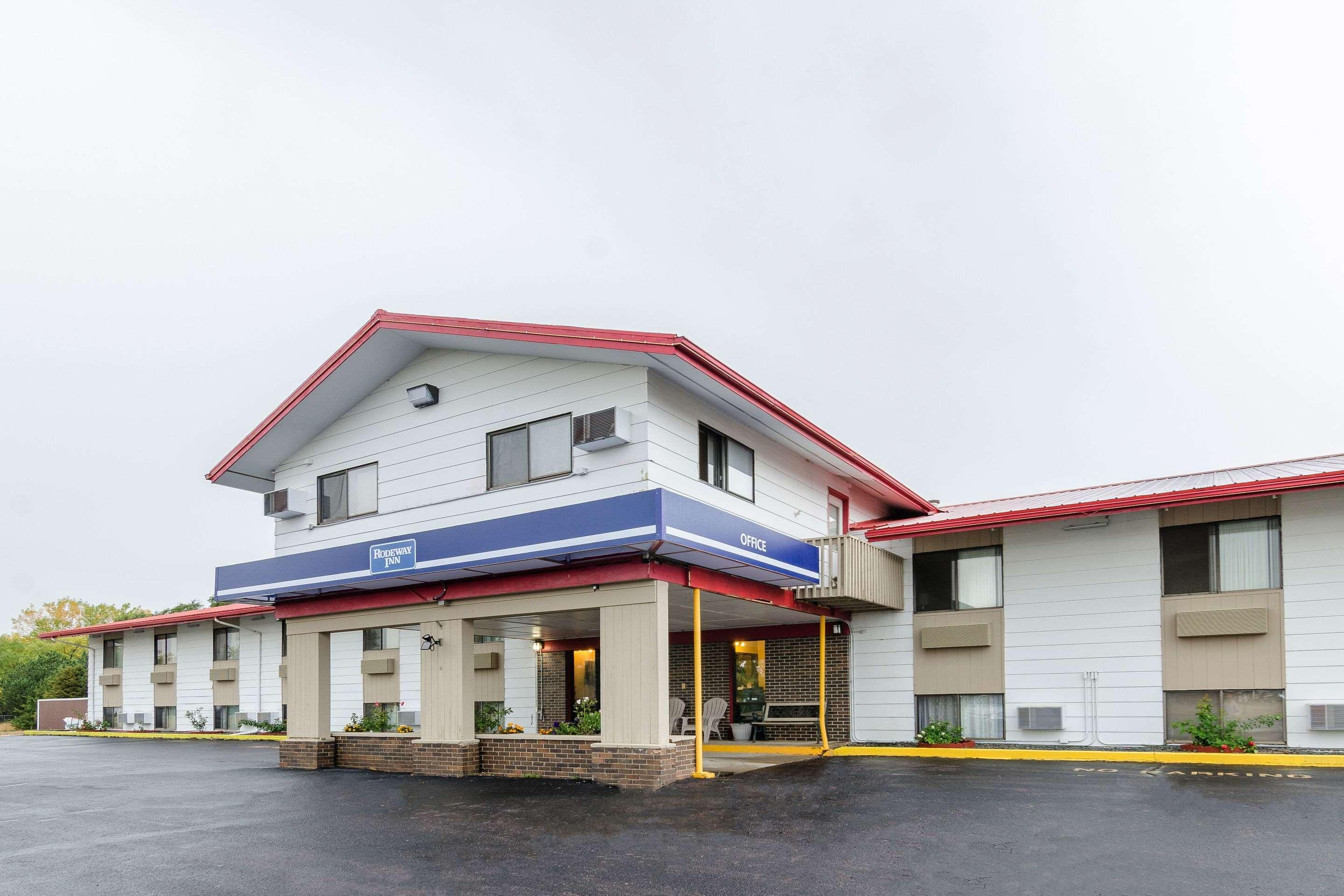 Rodeway Inn Мичъл Екстериор снимка
