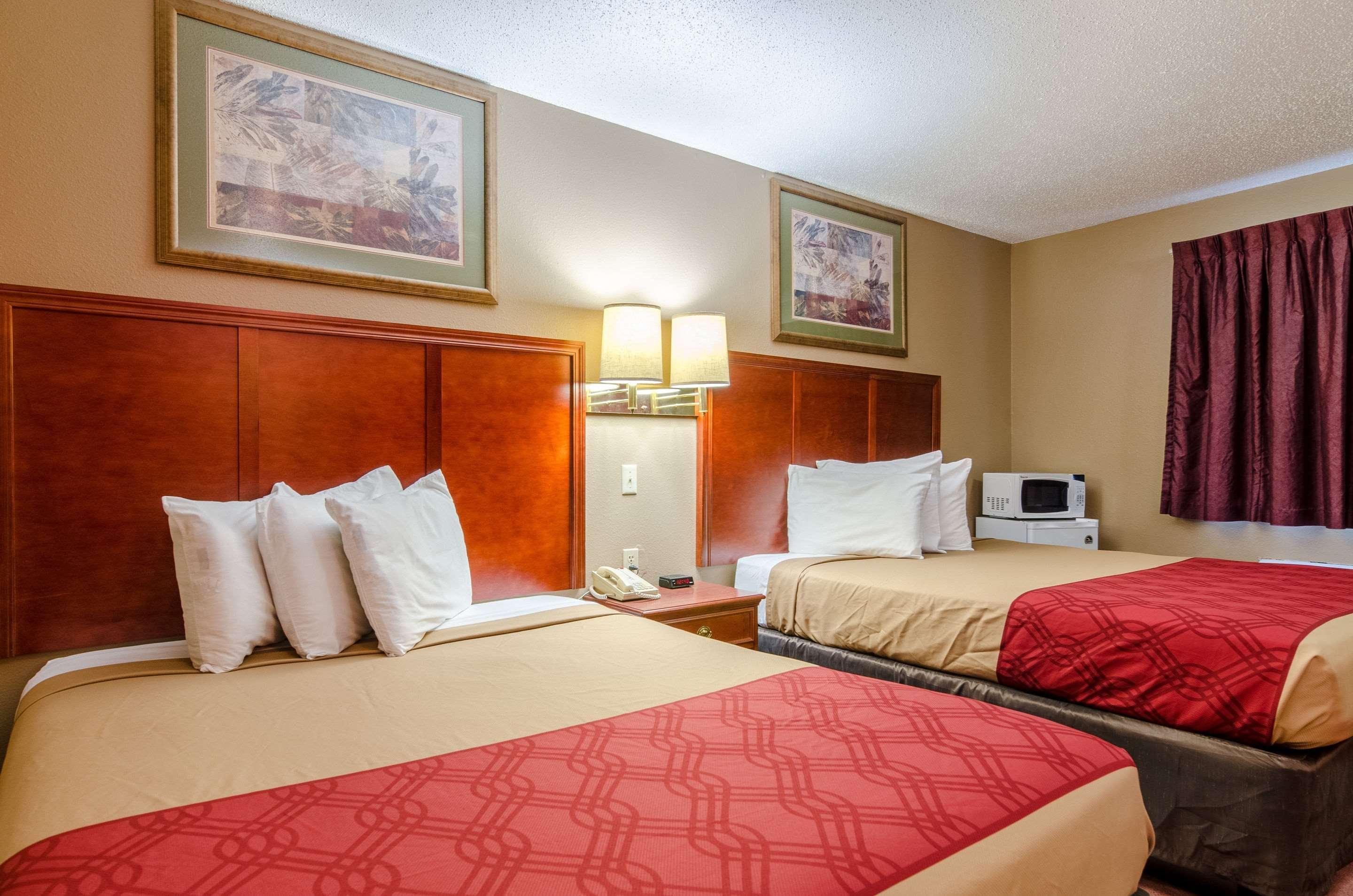Rodeway Inn Мичъл Екстериор снимка