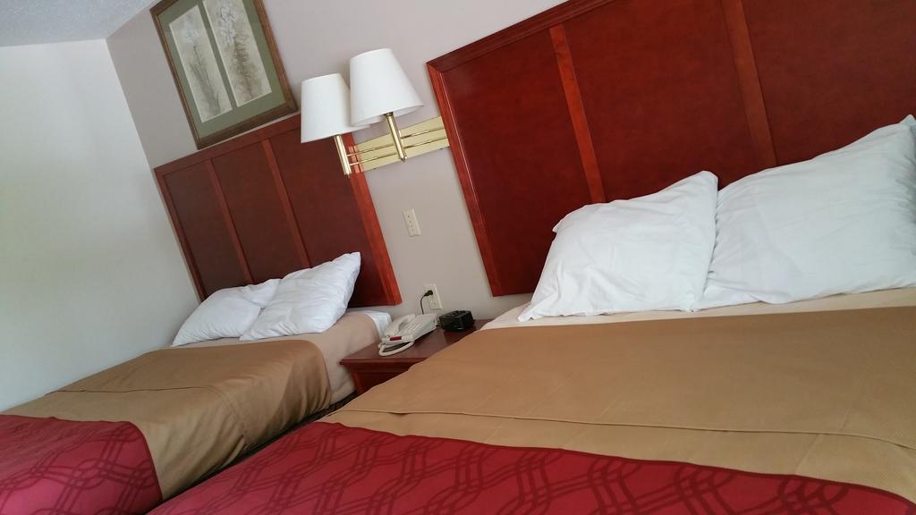Rodeway Inn Мичъл Екстериор снимка