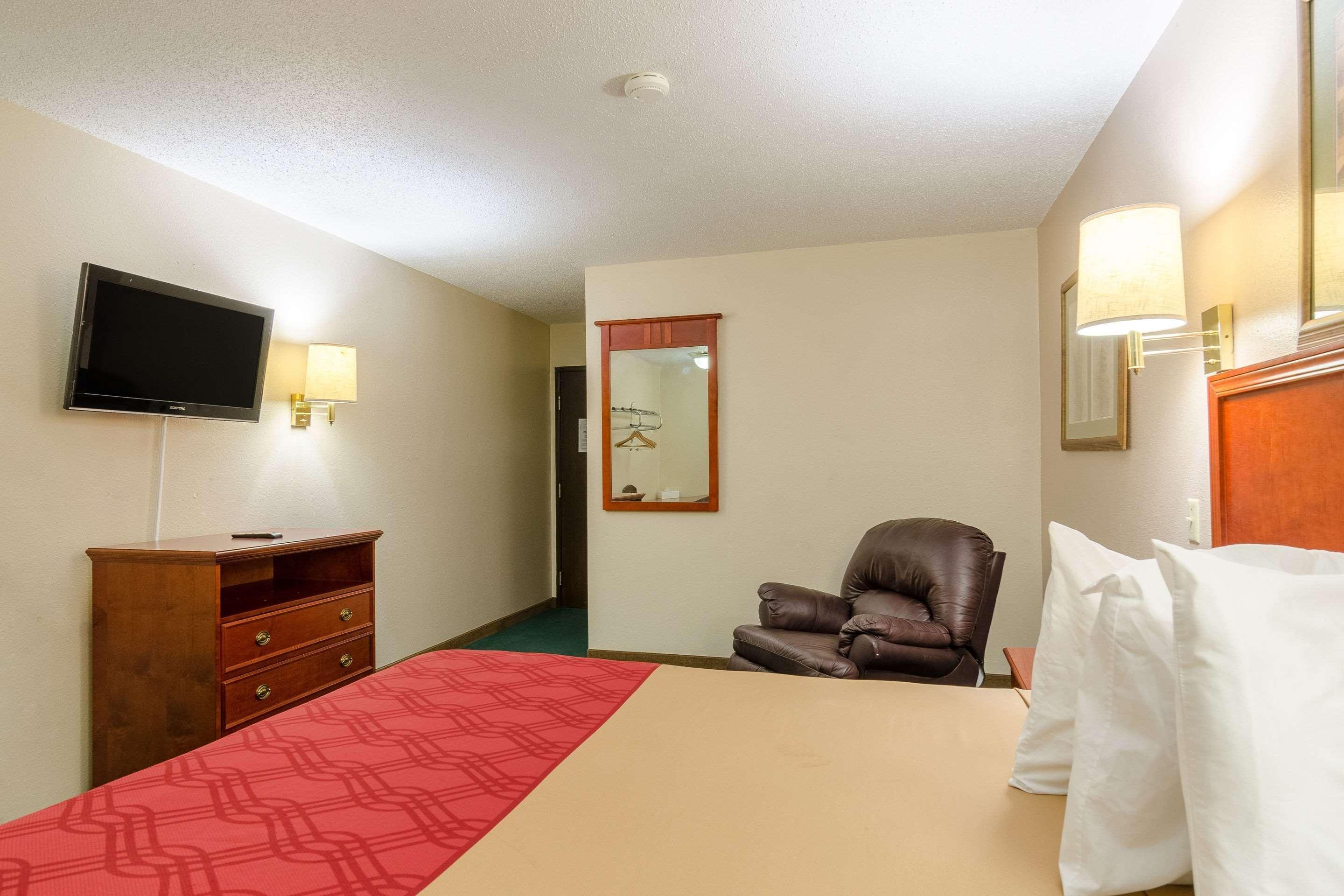 Rodeway Inn Мичъл Екстериор снимка