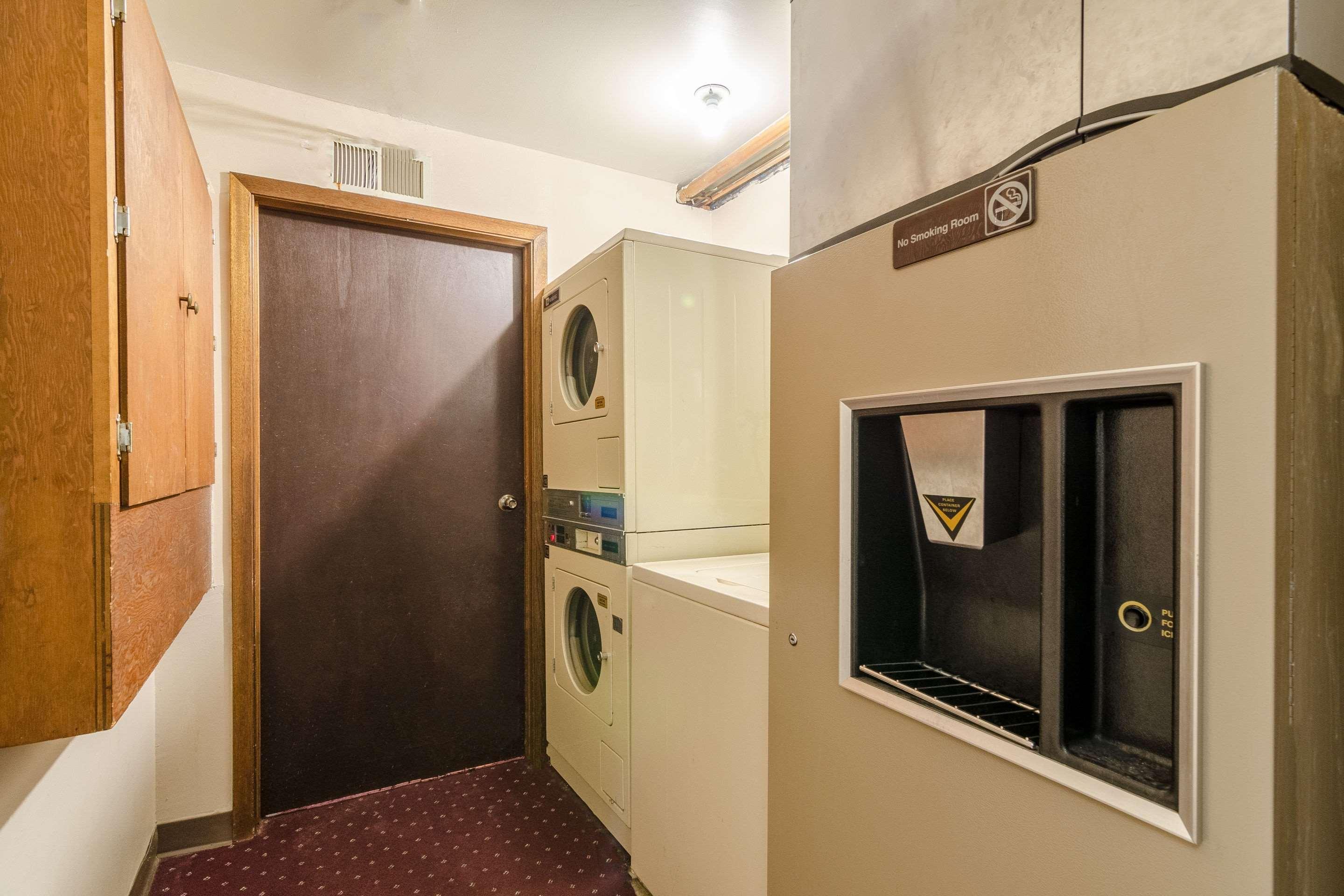 Rodeway Inn Мичъл Екстериор снимка