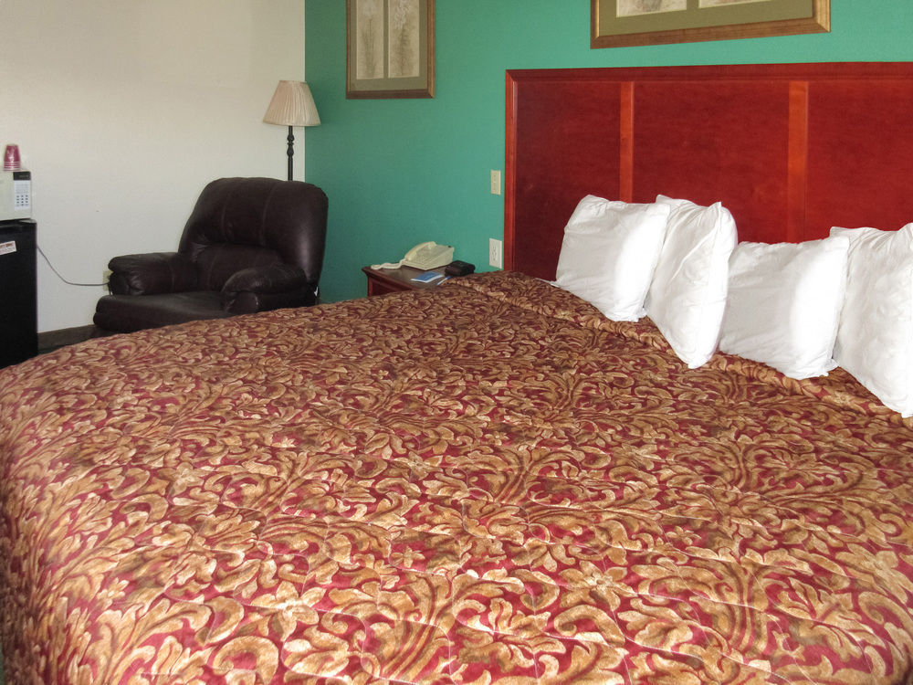 Rodeway Inn Мичъл Екстериор снимка