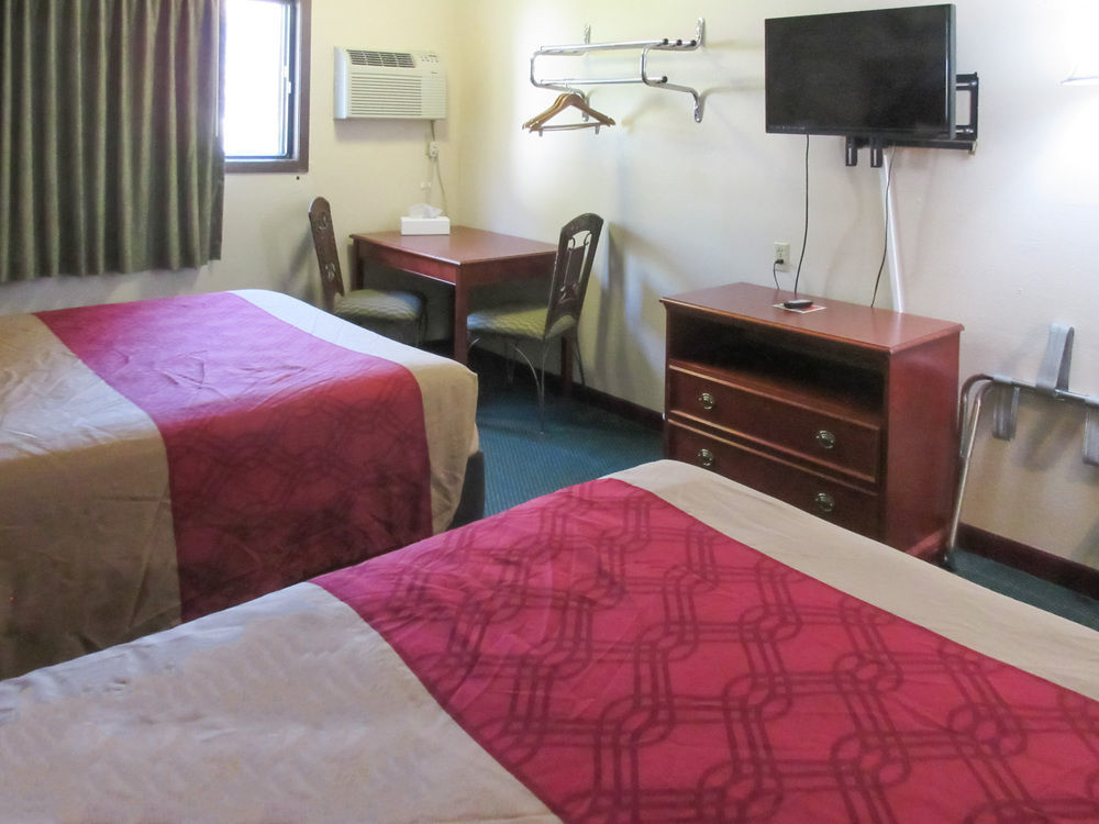 Rodeway Inn Мичъл Екстериор снимка