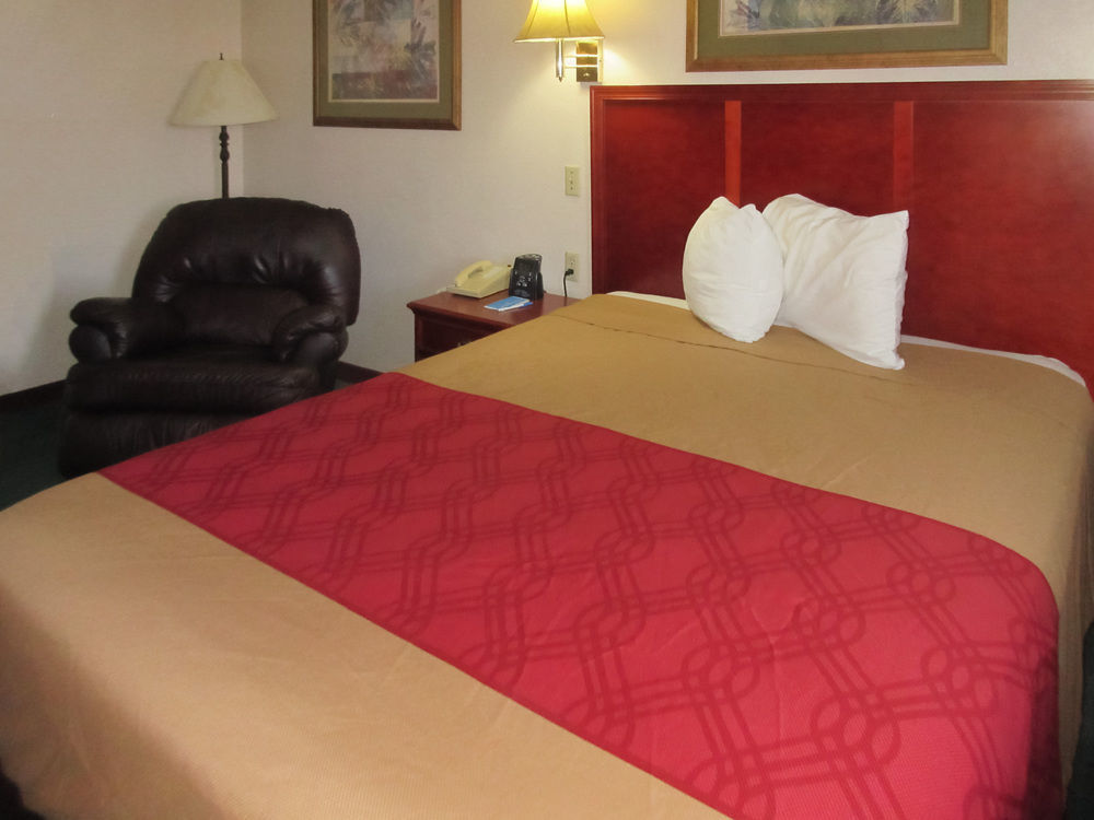 Rodeway Inn Мичъл Екстериор снимка