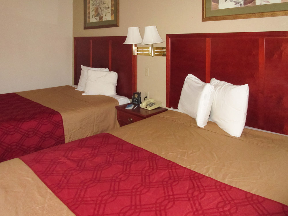 Rodeway Inn Мичъл Екстериор снимка