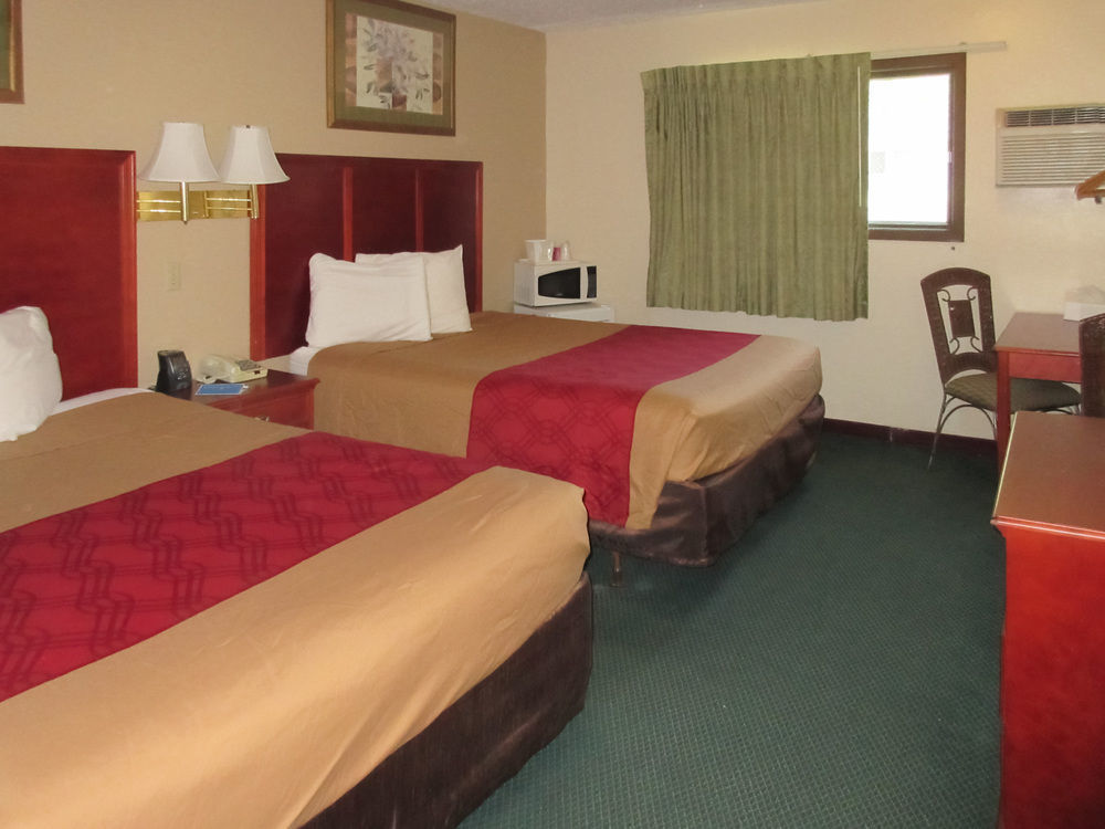 Rodeway Inn Мичъл Екстериор снимка