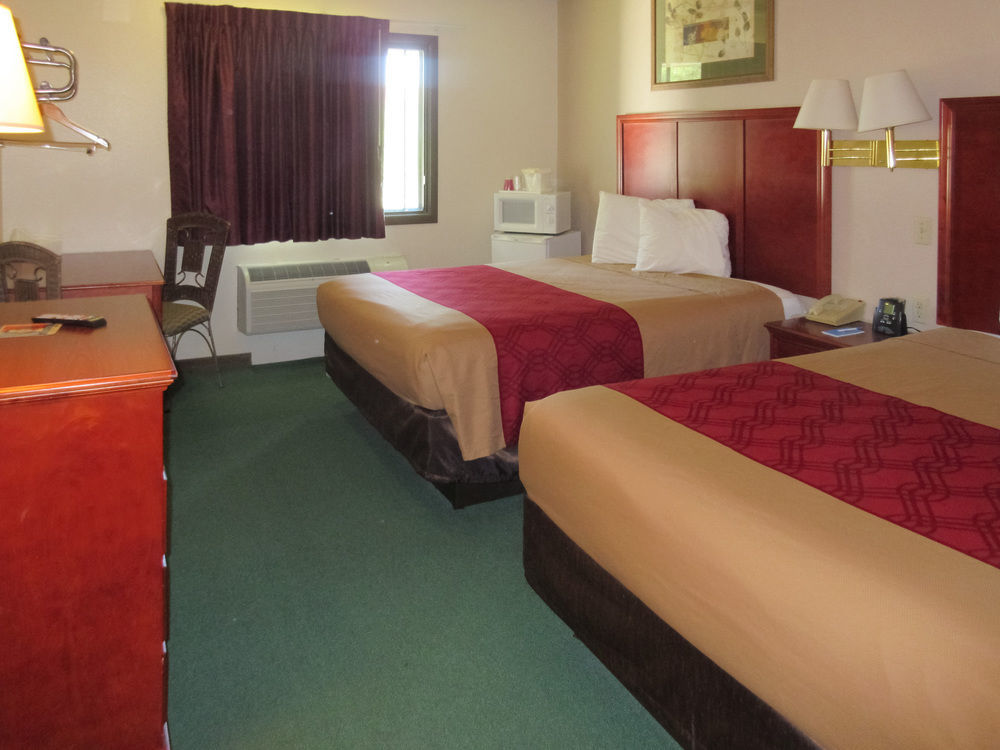 Rodeway Inn Мичъл Екстериор снимка